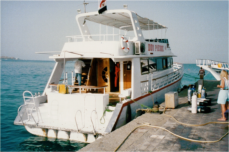 hurghada   dive boat